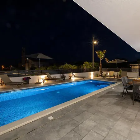 Izzy Сasa de vacaciones Kaštela